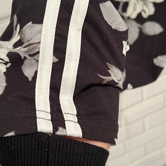 SWS active women floral black joggers/ size M - Picture 9 of 10